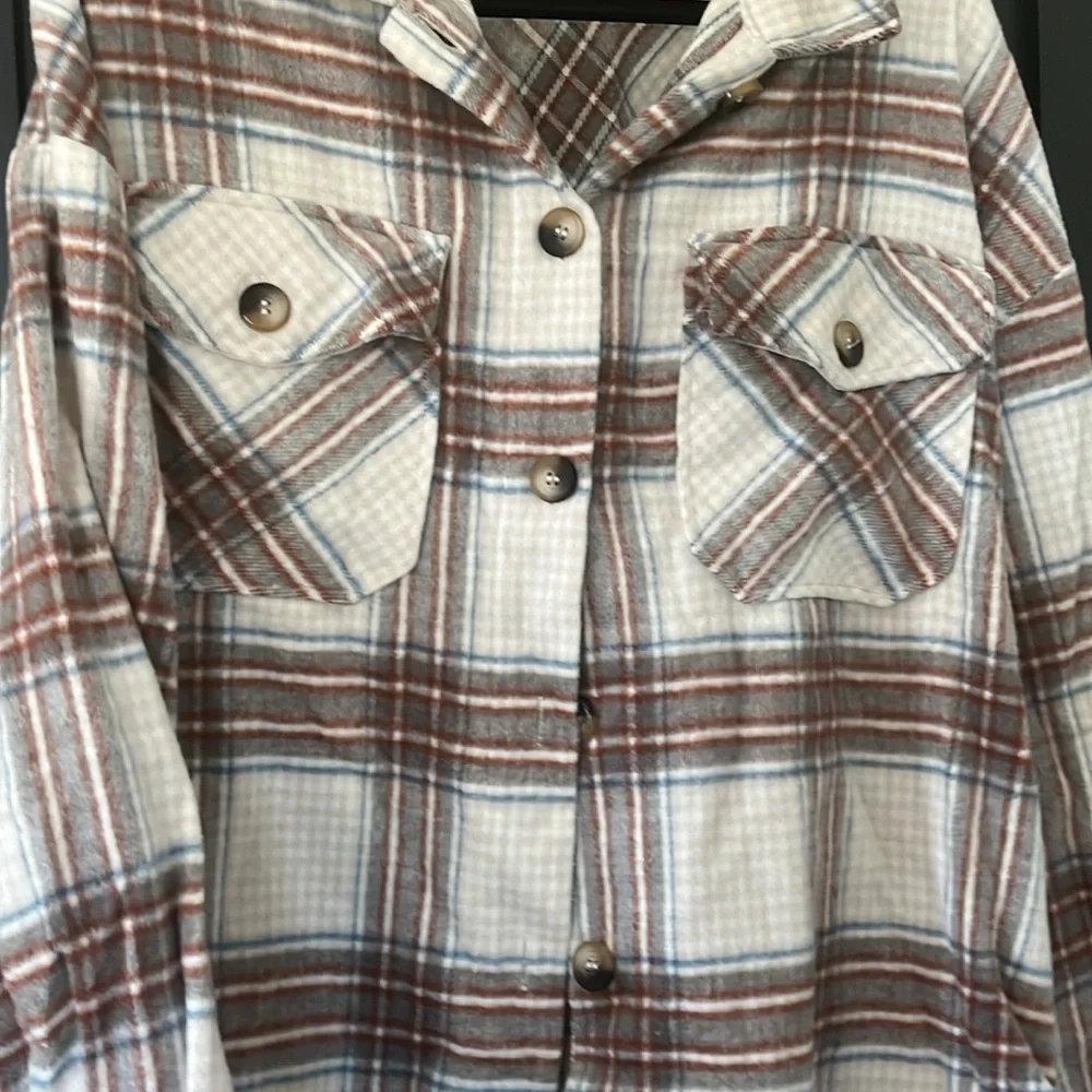 NWOT Timing Plaid Button Down Flannel Shacket Women's Size Large White Blue Tan - Picture 8 of 8